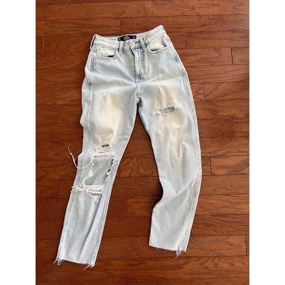 Hollister Denim - Hollister Ultra High Rise Mom Jeans Light Wash Distressed W24 L27